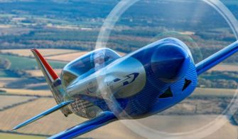 Rolls-Royceun-Tamamen-Elektirikli-Ucagi-Spirit-of-Innovation-Dunyanin-En-Hizli-Ucagi-Olmayi-Basardi-660x330-1