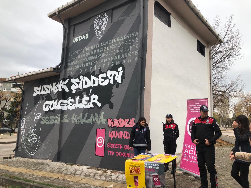 Trafolar “Susmak Şiddeti Gölgeler” Sözleriyle Kadına Şiddete Karşı Uyardı!