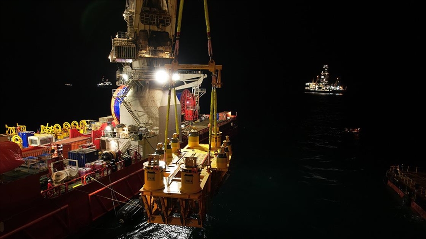 Karadeniz gazını ana boru hattına bağlayacak ‘Peçenek’ deniz altına indirildi