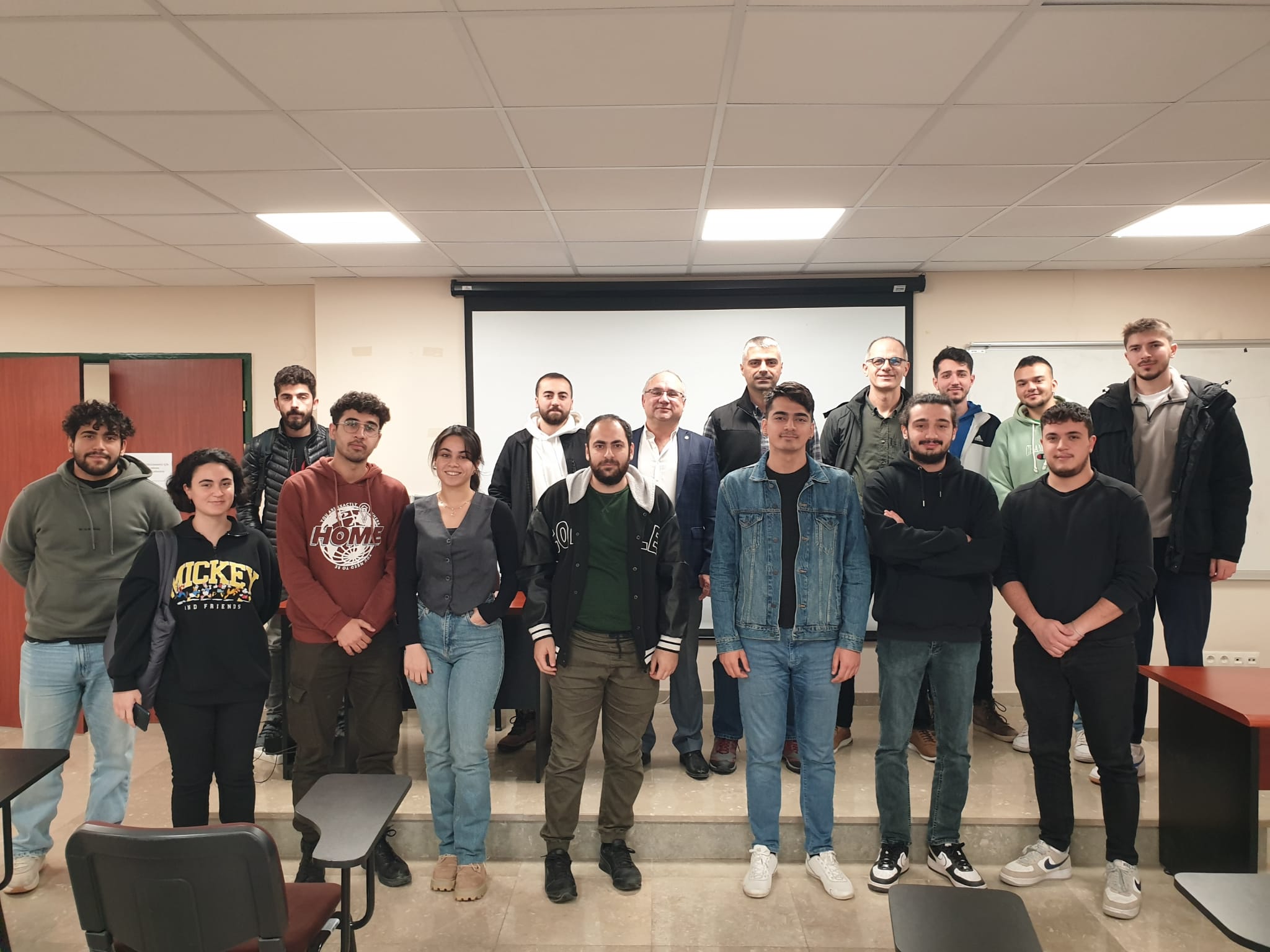 Form Endüstri Tesisleri Genel Müdürü Güray Korun geleceğin makine mühendisleri ile bir araya geldi 