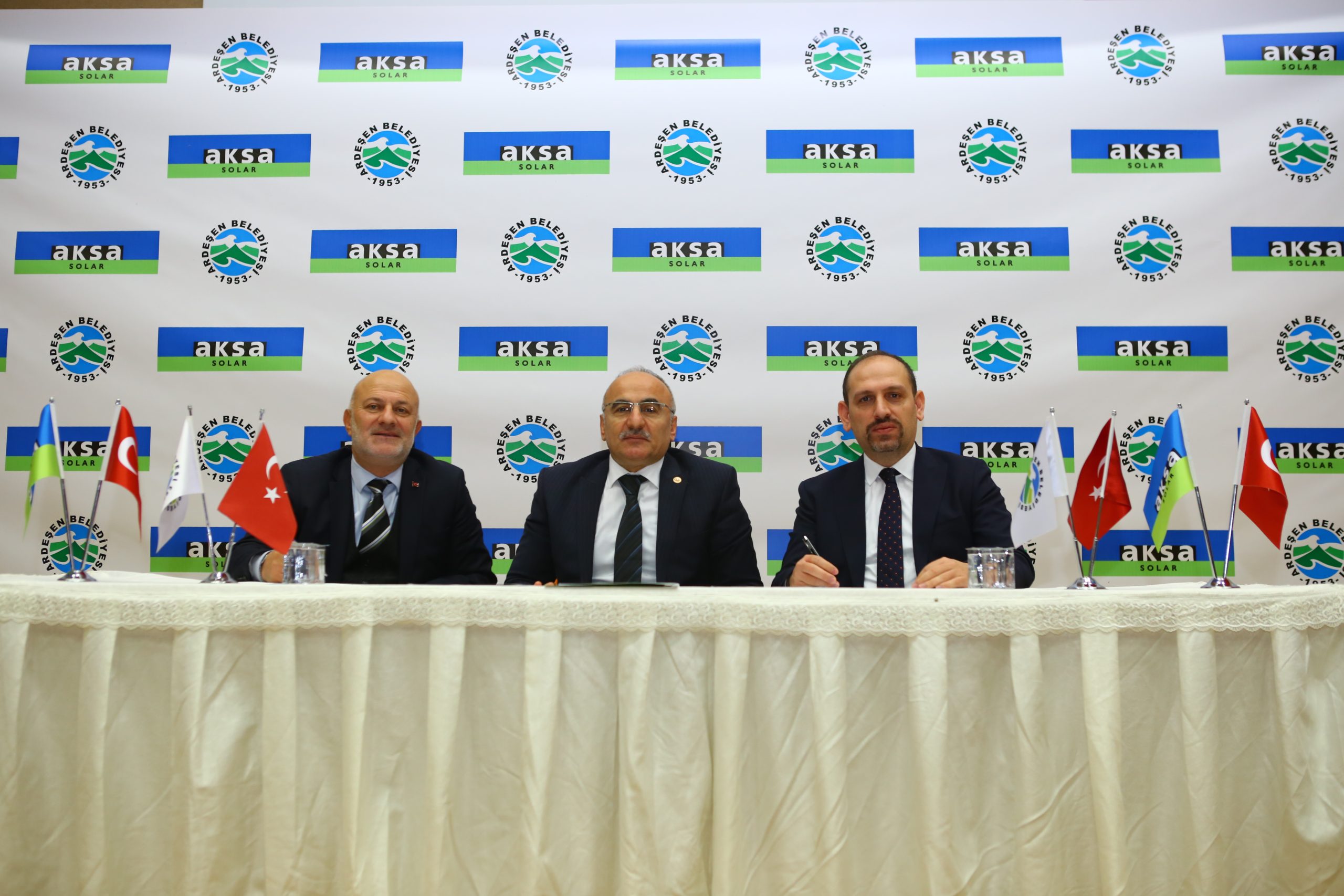 1704711928_Arde__en_Belediye_Ba__kan___Avni_Kahya__Av.Rize_Milletvekili_Harun_Merto__lu_Aksa_Elektrik_Genel_M__d__r___ve_Y__netim_Kurulu___yesi_Murat_Kirazl__