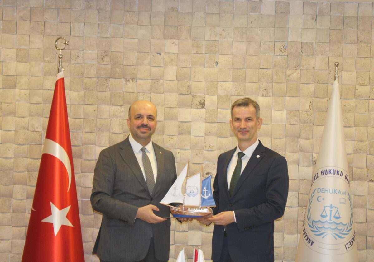 TÜREB ve DEHUKAM ‘Deniz Üstü Rüzgar Mevzuatı İçin İş Birliği Protokolü’ne İmza Attı