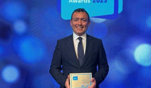 Aksa_Elektrik_CFO_Engin_inal_Londra_Achievemnt