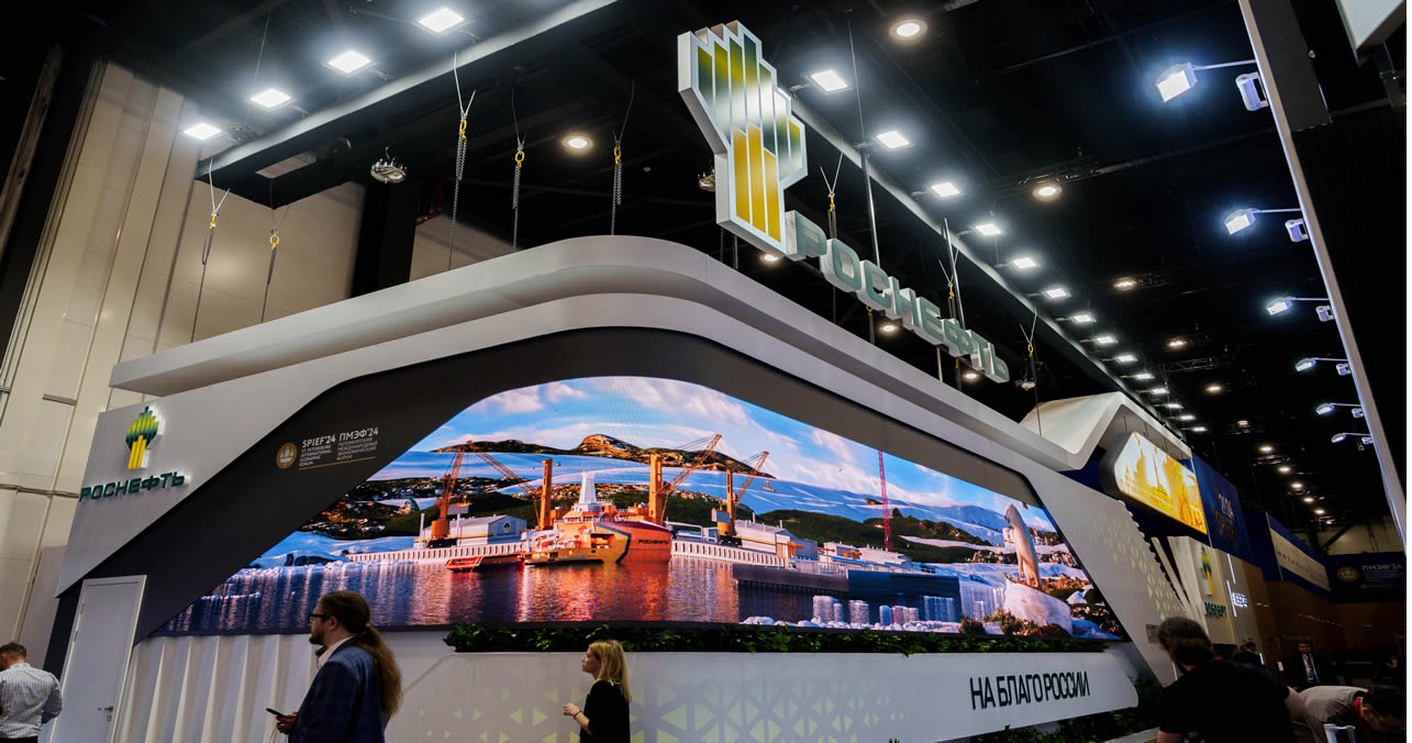 Rosneft CEO’su Küresel İhtiyaçları Karşılamak İçin Dengeli Bir Enerji Geçişini Destekliyor