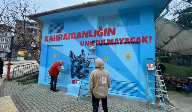 1678087454_Trafolar_Bu_Kez_Afet_Bo__lgesinin_Kahramanlar___ic__in_Konus__tu_4_