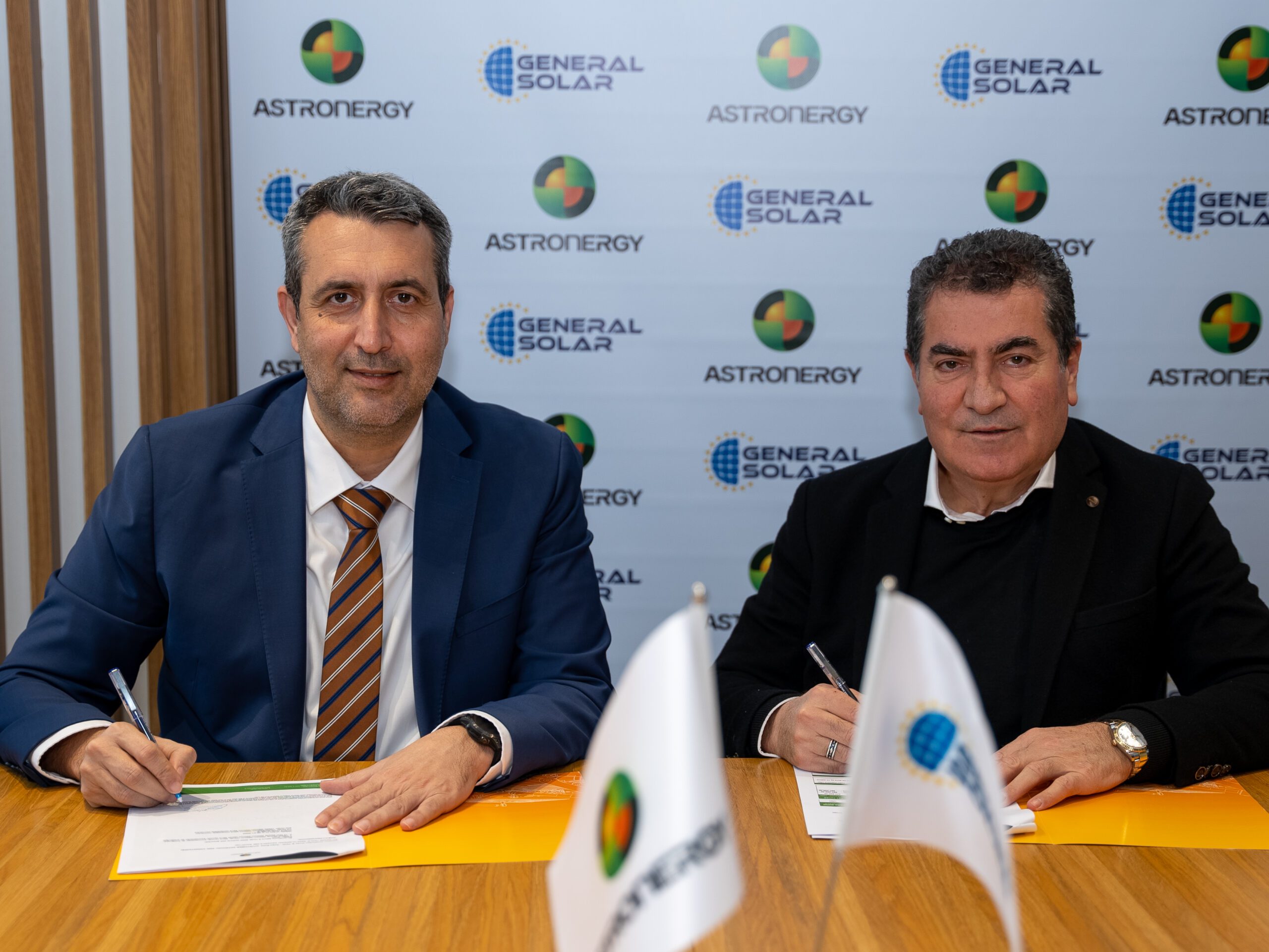 Astronergy ve Generalsolar Enerji İş Birliği: Yerli Güneş Paneli Tedarik Anlaşması