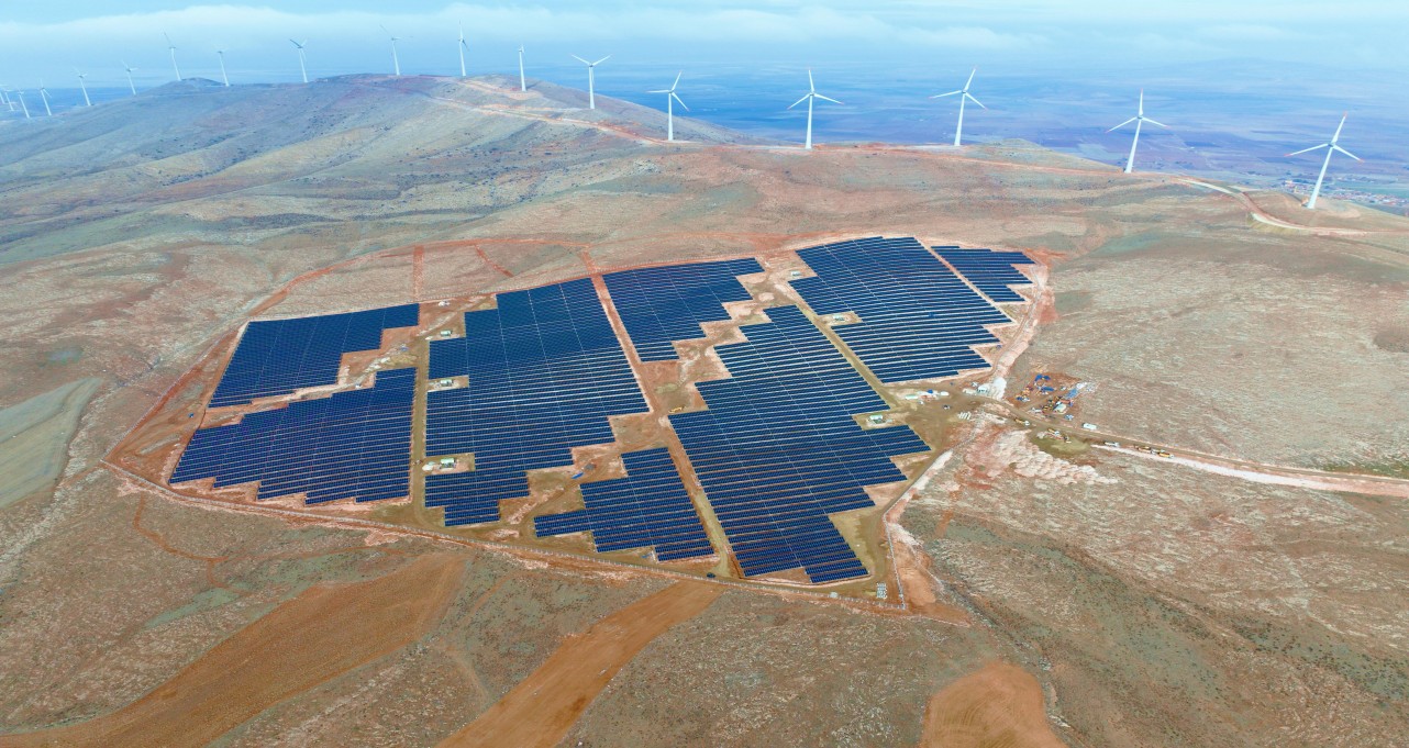 Polat Enerji, Geycek Santrali’ne Hibrit GES Entegrasyonuyla Gücünü Artırdı