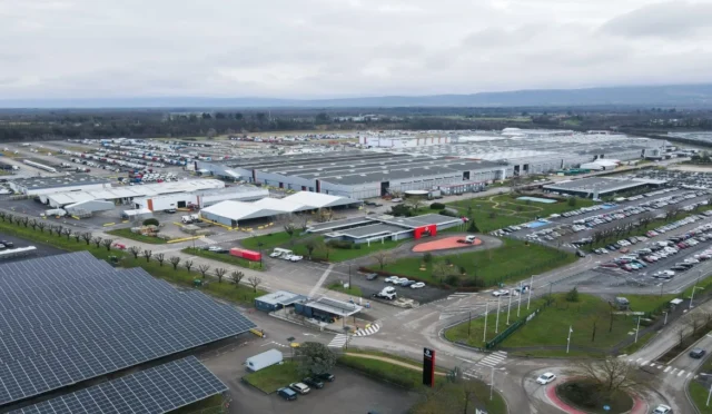 Renault Trucks gunes enerjisi kanopileri