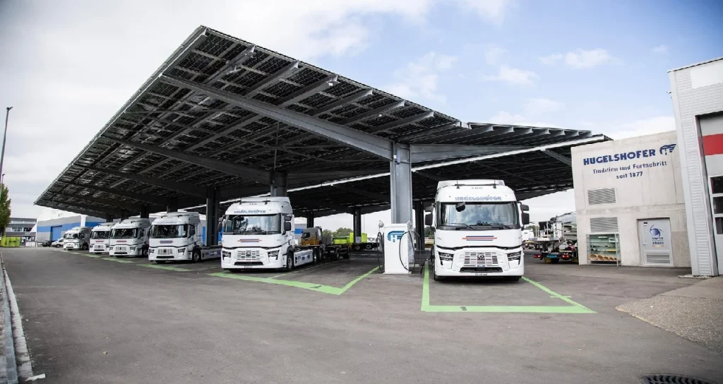 Renault_Trucks_x_Hugelshofer__1_