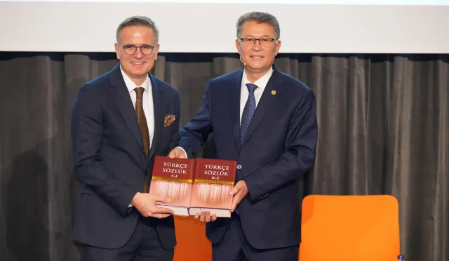 SKD Yönetim Kurulu Başanı Ediz Günsel ve TDK Başkanı Prof. Dr. Osman Mert