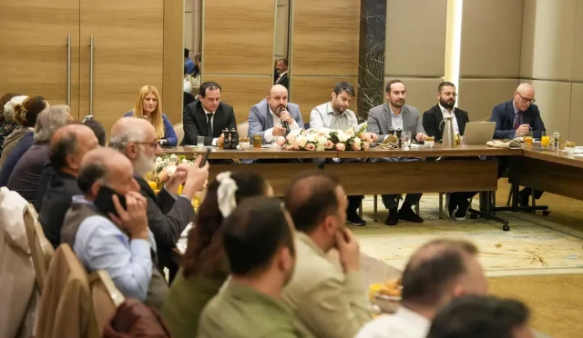BEDAS 597_muhtarla_bir_araya_geldi-donusturuldugu-kaynak-jpg
